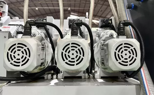 Động cơ thiết kế được cấp bằng sáng chế của hiseng cho máy viền đôi đường thẳng