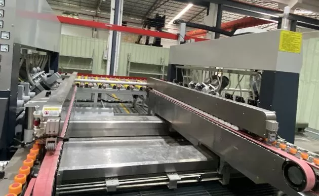 Hệ thống điều khiển động cơ VFD và servo chính xác Máy viền đôi đường thẳng