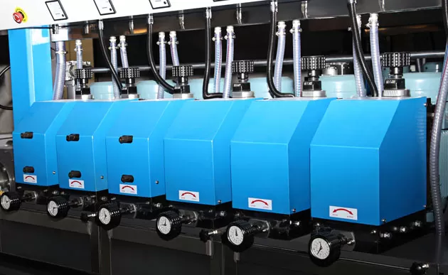 Bể nước với hệ thống lọc của máy viền đường thẳng kính tròn đôi